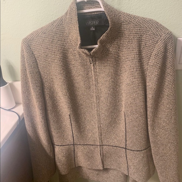 Women’s suit - Picture 1 of 5